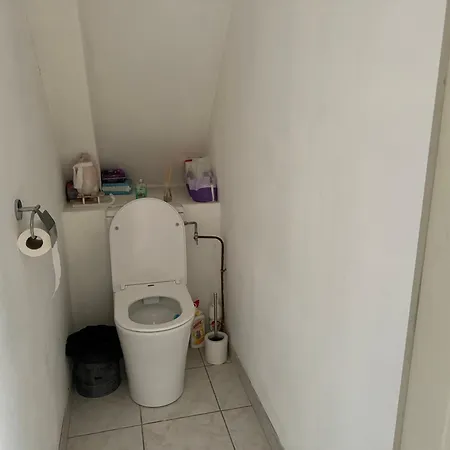 Homestay A 5 Minutes A Pieds Du Chateau, 2 Belles Et Spacieuses Chambres, Sdb, Wc Et Un Garage Prive A 25 Minutes Circuit 24h